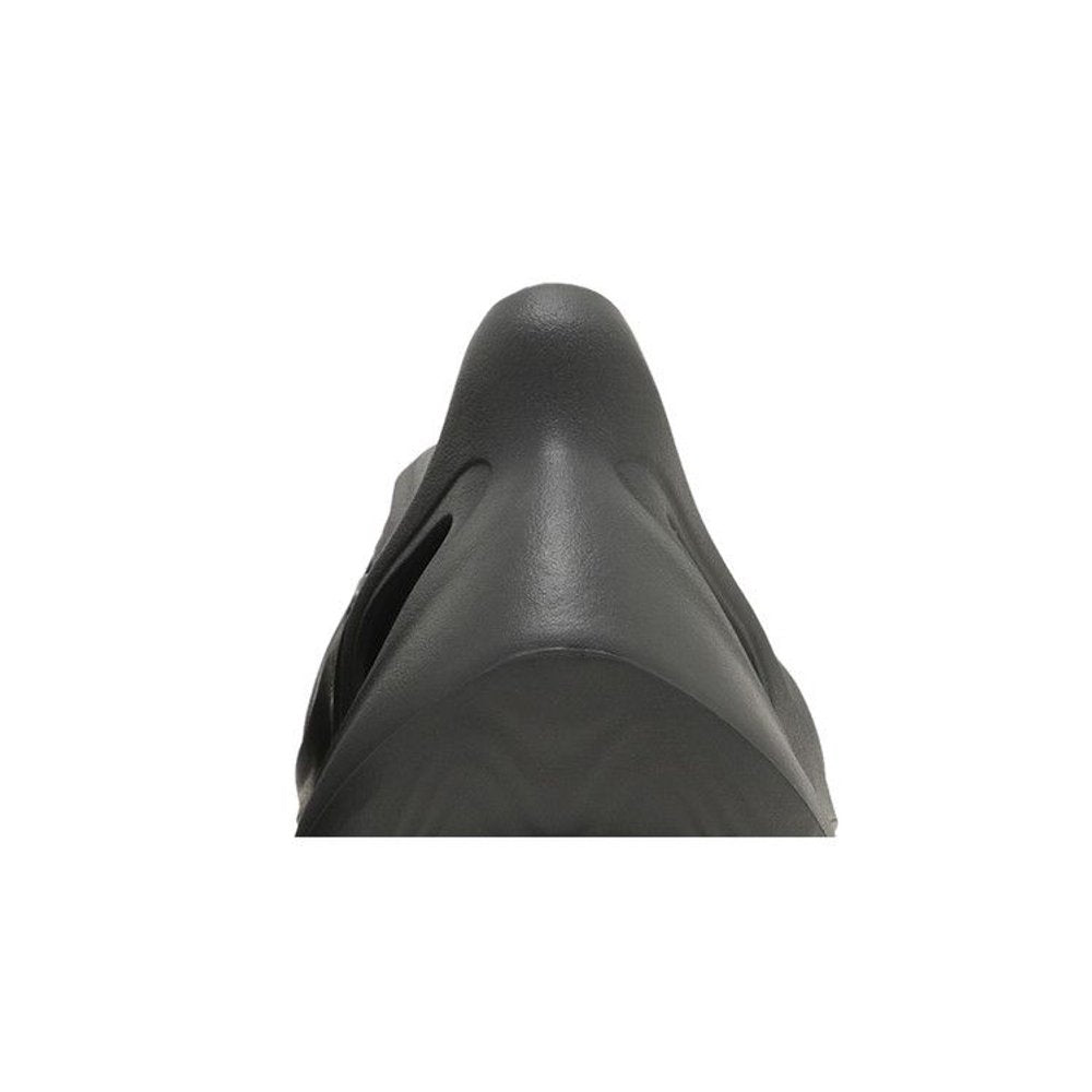 Yeezy Foam RNNR Carbon