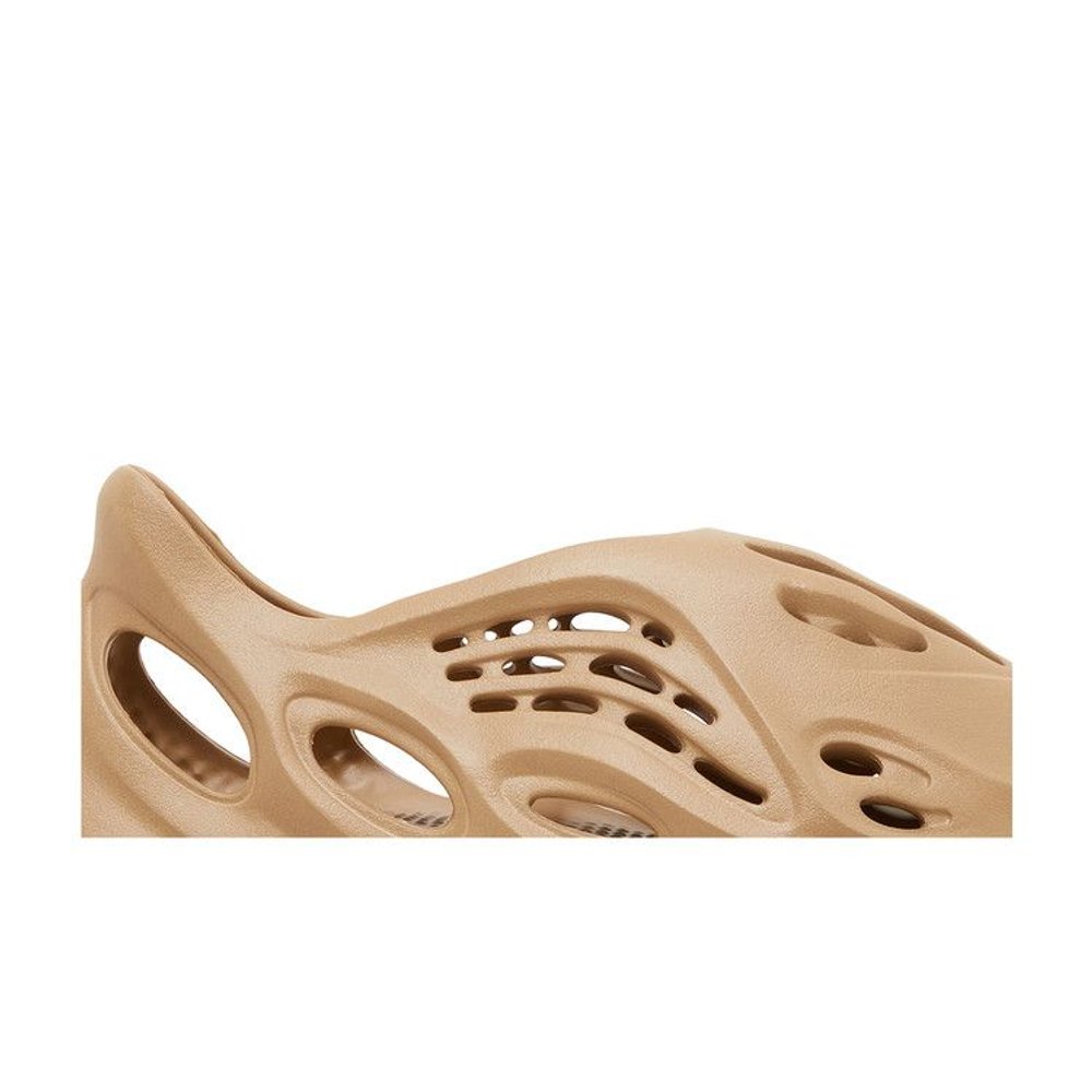 Yeezy Foam RNNR Clay Taupe