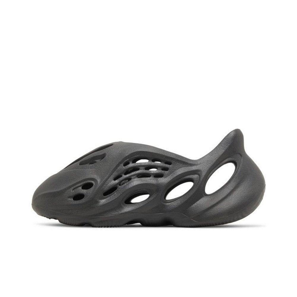Yeezy Foam RNNR Onyx – hlavní pohled | Purekickz