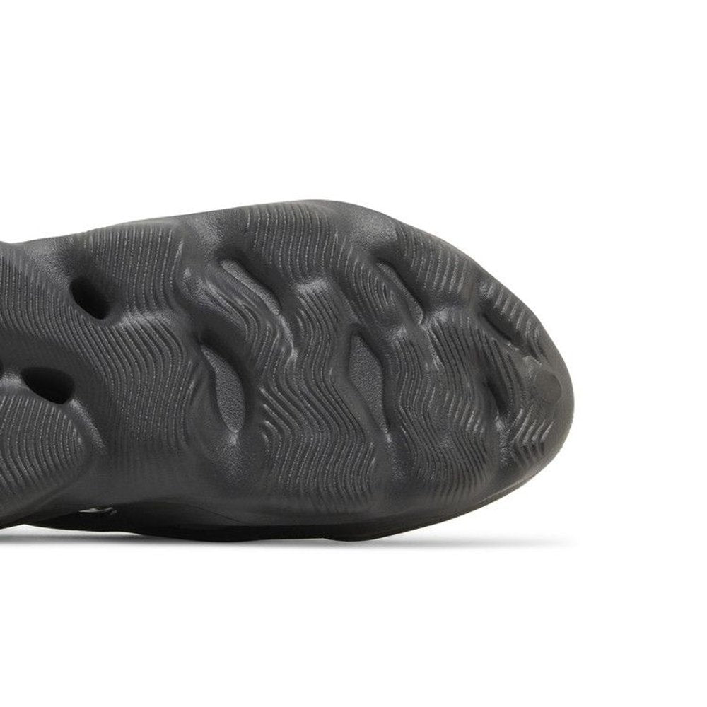 Yeezy Foam RNNR Onyx – pohled shora | Purekickz