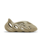 Yeezy Foam RNNR Stone Salt – boční pohled | Purekickz