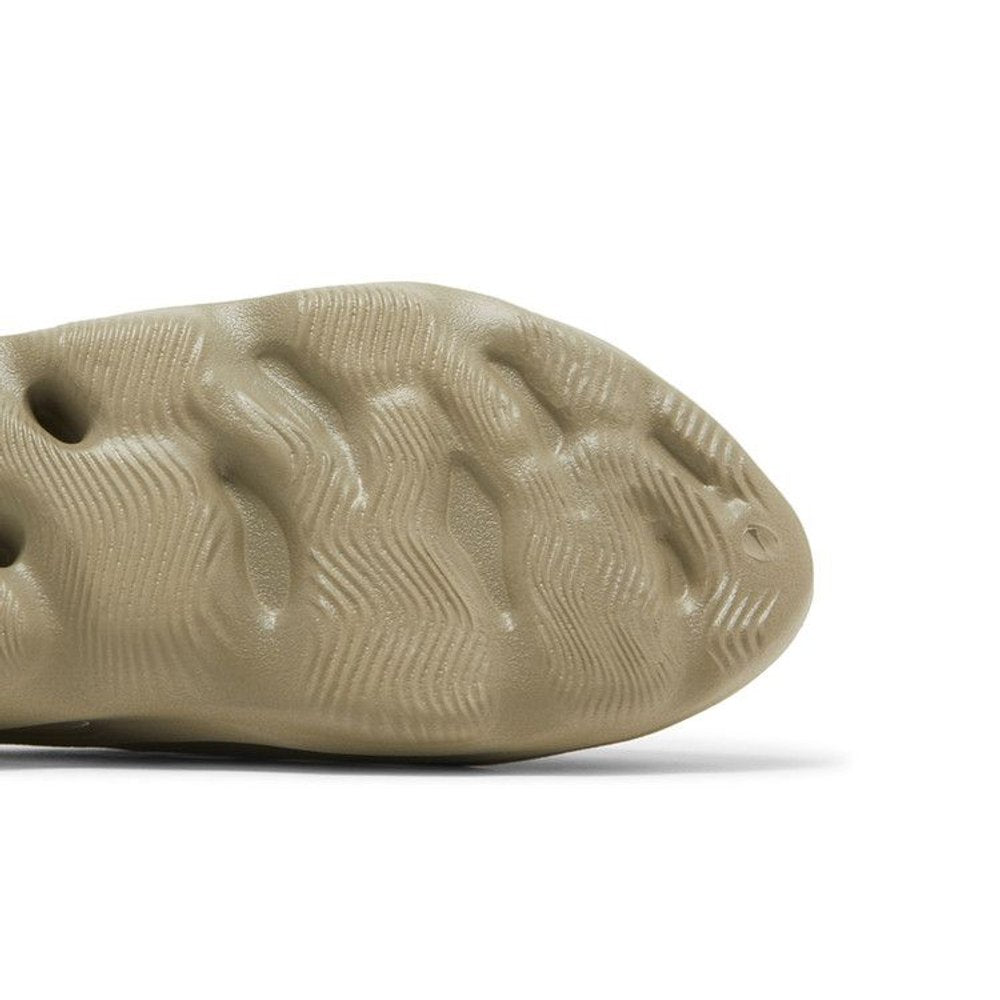 Yeezy Foam RNNR Stone Salt – pohled shora | Purekickz