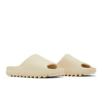 Yeezy Slide Bone (2022/2023 Restock) – lifestyle foto | Purekickz
