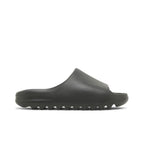 Yeezy Slide Dark Onyx – boční pohled | Purekickz