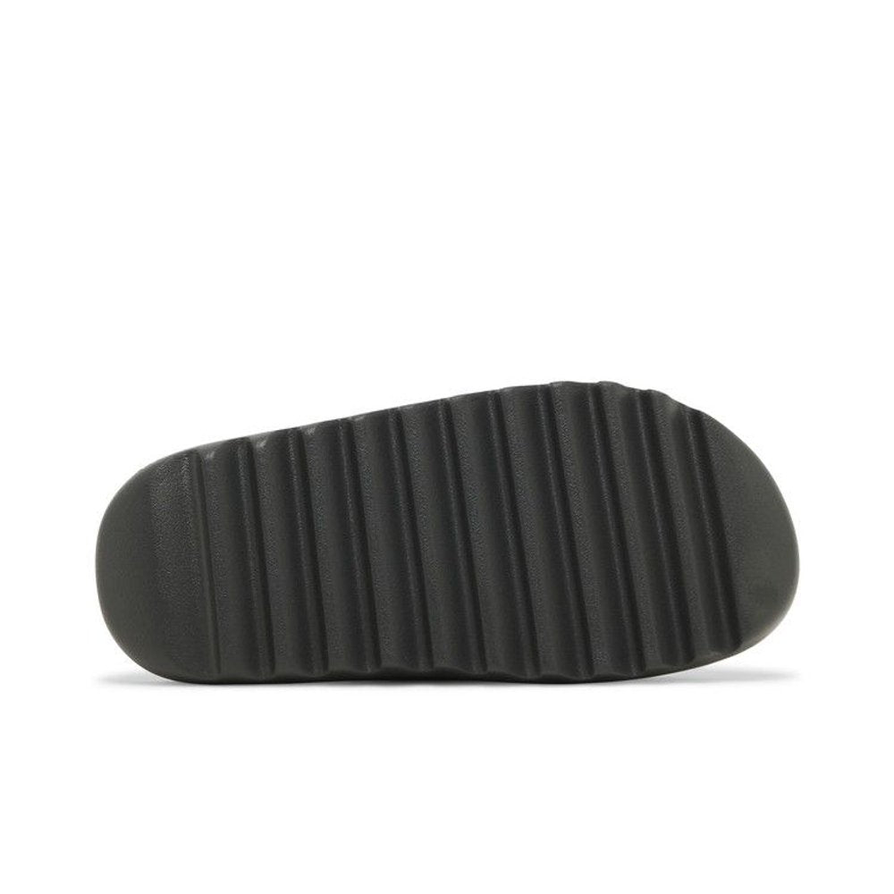 Yeezy Slide Dark Onyx – zadní pohled | Purekickz