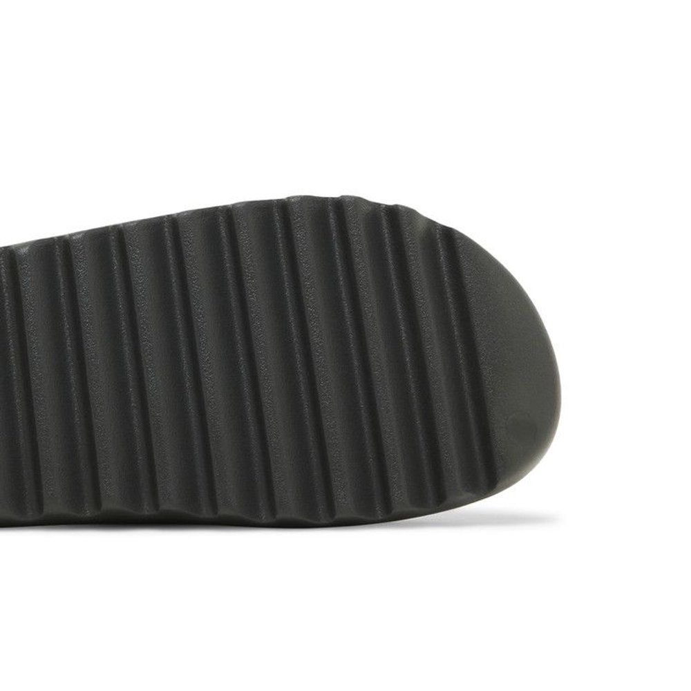 Yeezy Slide Dark Onyx – pohled shora | Purekickz