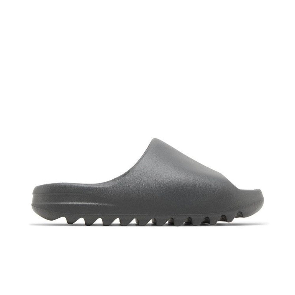Yeezy Slide Granite – boční pohled | Purekickz