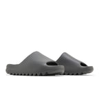 Yeezy Slide Granite – lifestyle foto | Purekickz