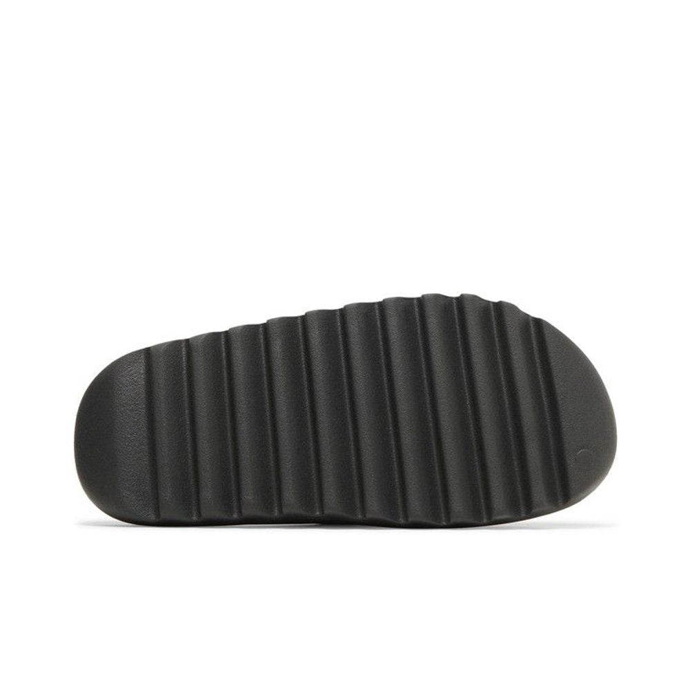 Yeezy Slide Onyx – zadní pohled | Purekickz