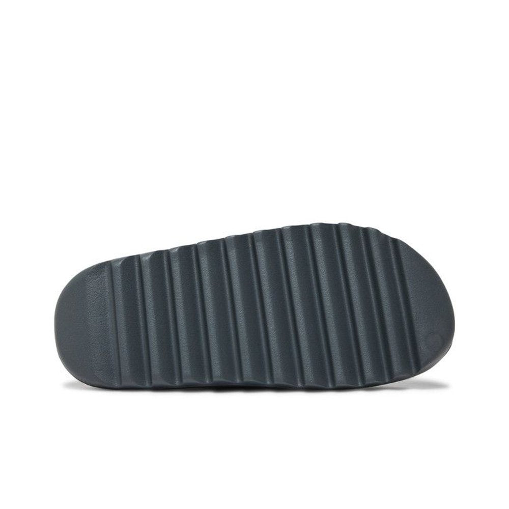 Yeezy Slide Slate Grey – zadní pohled | Purekickz